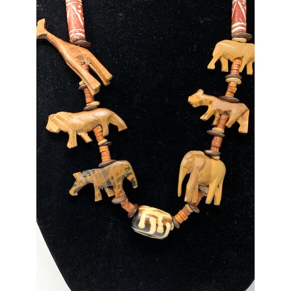 Vintage Carved Wooden Necklace Six Animal Theme Beaded 15" Long - Picture 3 of 7
